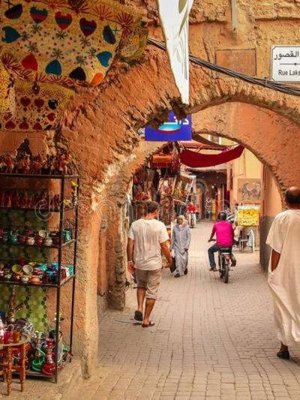 street-scene-marrakesh-morocco-people-shops-medina-95979552